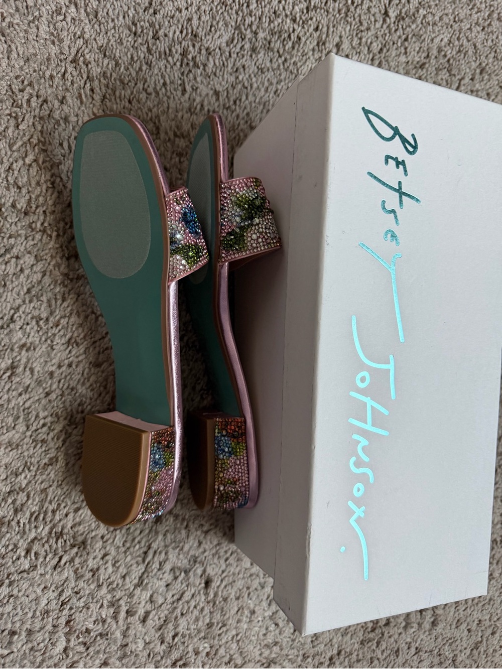 Betsey Johnson Pink Jeweled Floral Slide Mules NWT size 8 - Picture 4 of 4